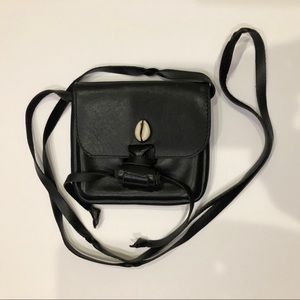 Small, crossbody bag with cowrie shell